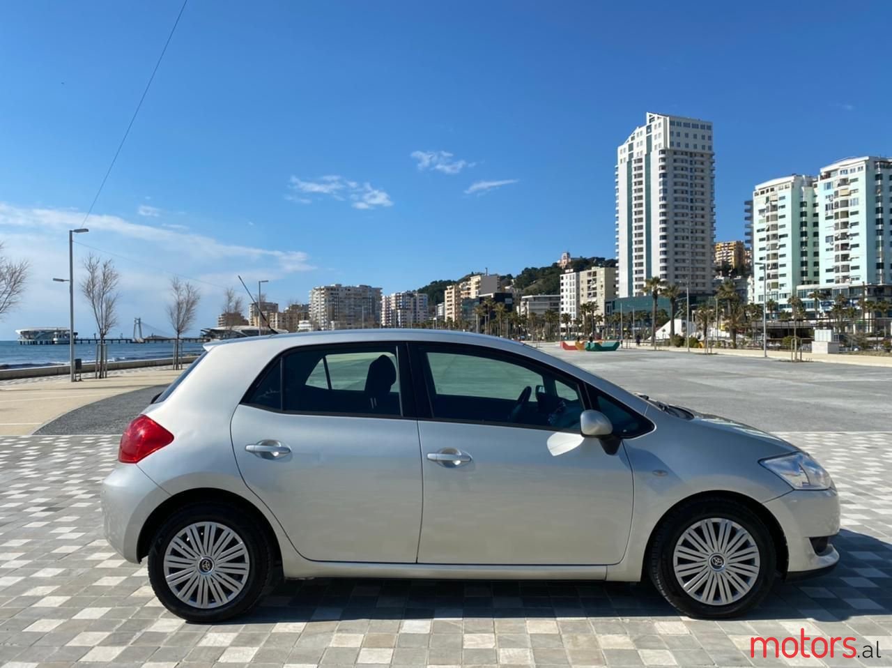 2008' Toyota Auris photo #1