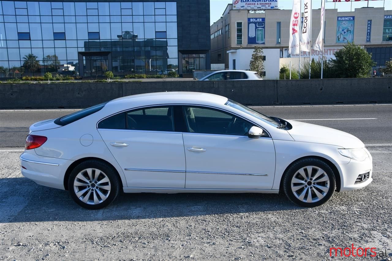 2010' Volkswagen Passat photo #3