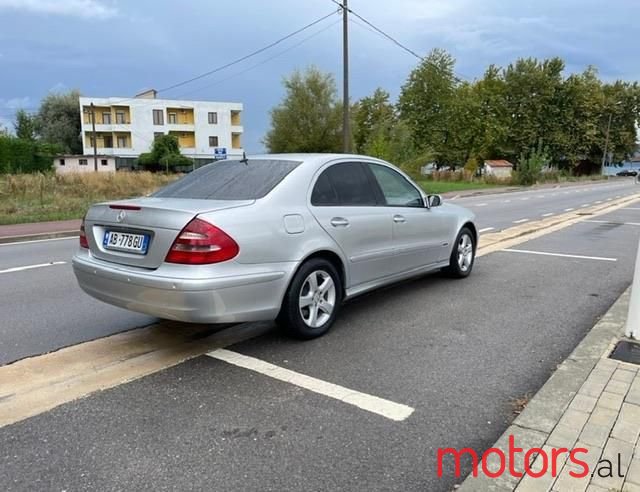 2004' Mercedes-Benz E 220 photo #2
