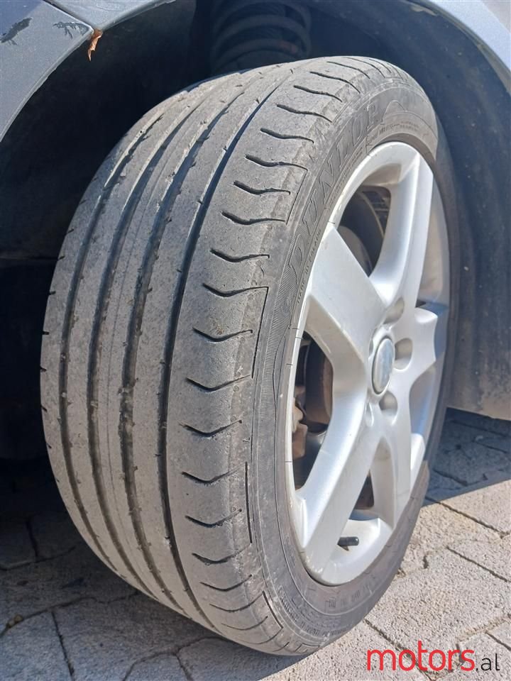 2007' Volkswagen Golf photo #4