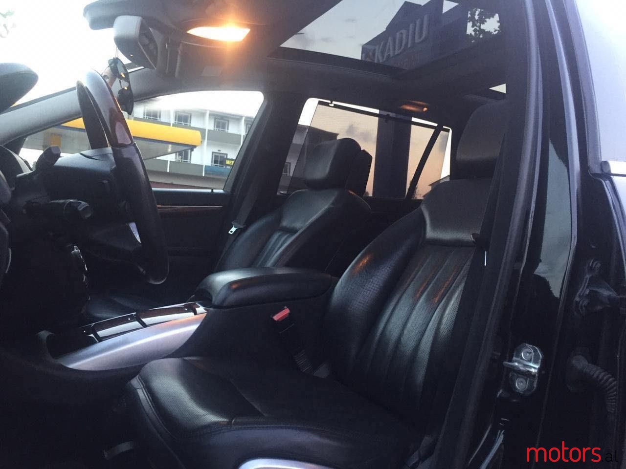 2008' Mercedes-Benz R 350 photo #4