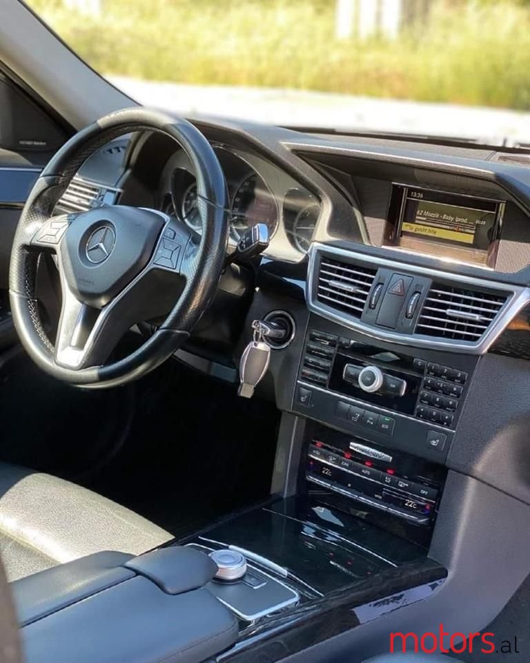 2012' Mercedes-Benz E 220 photo #5