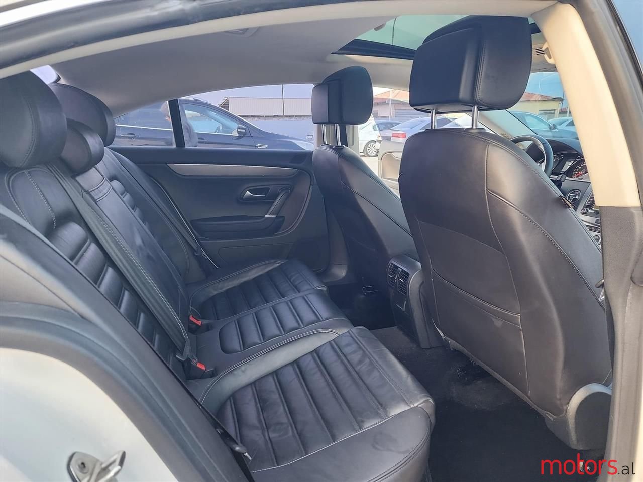 2014' Volkswagen Passat photo #5