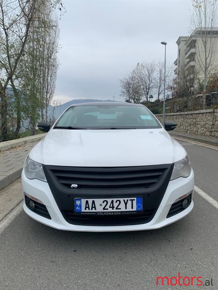 2010' Volkswagen Passat photo #2