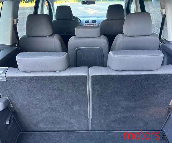 2010' Volkswagen Touran photo #4