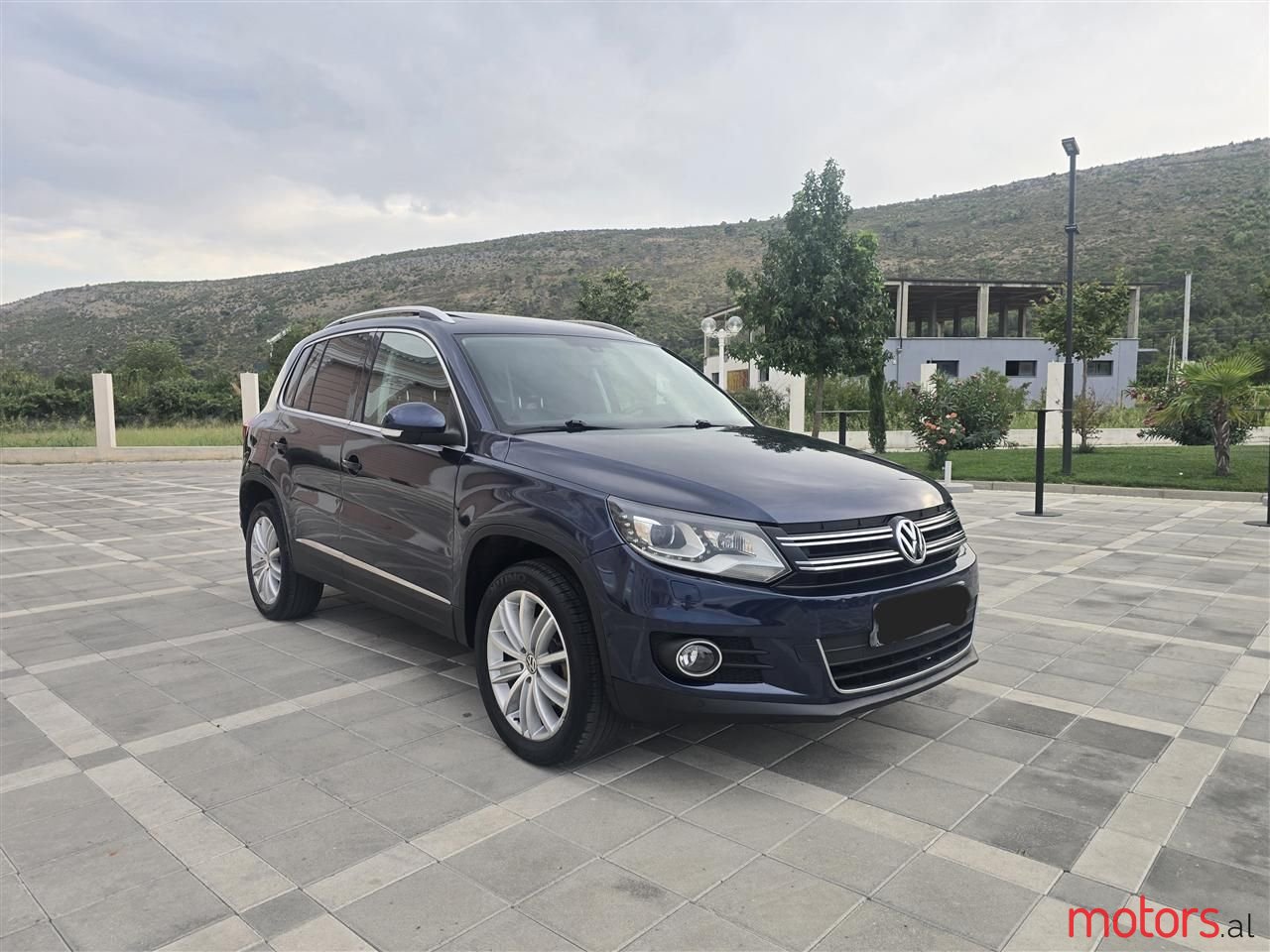 2012' Volkswagen Tiguan photo #5