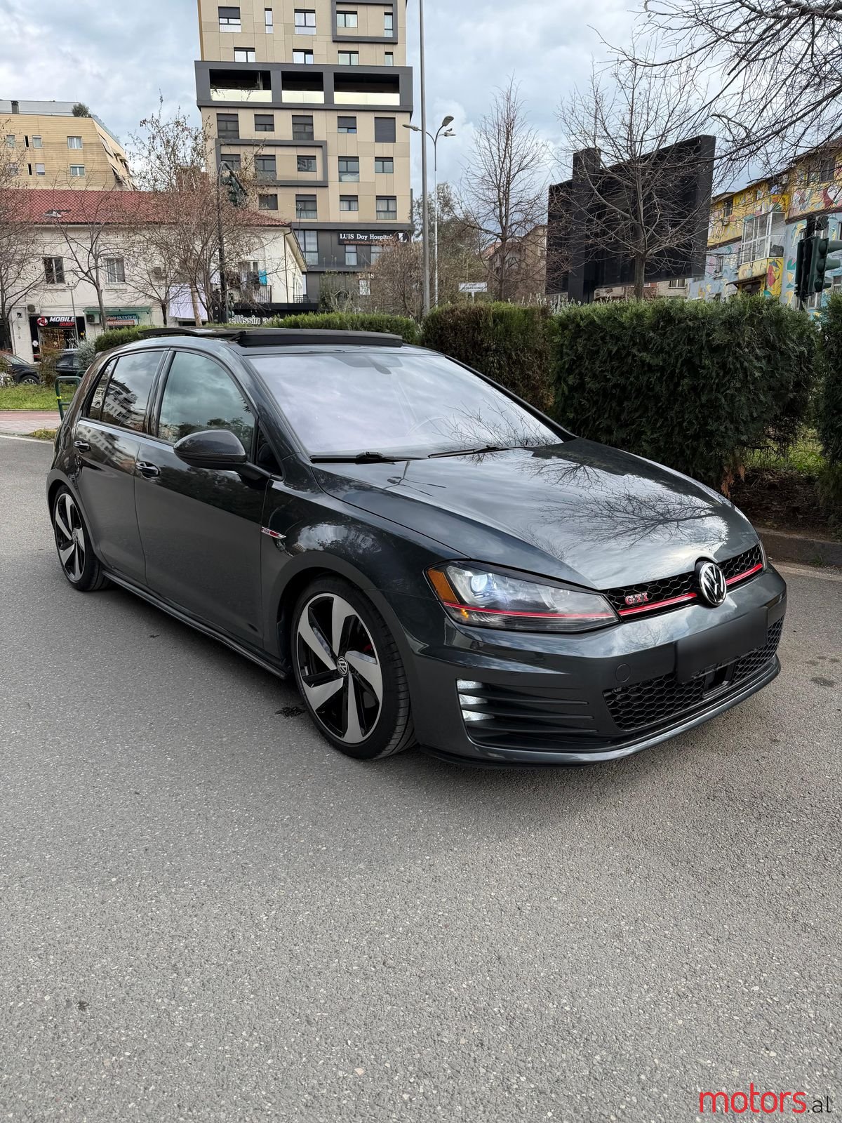 2015' Volkswagen Golf photo #1