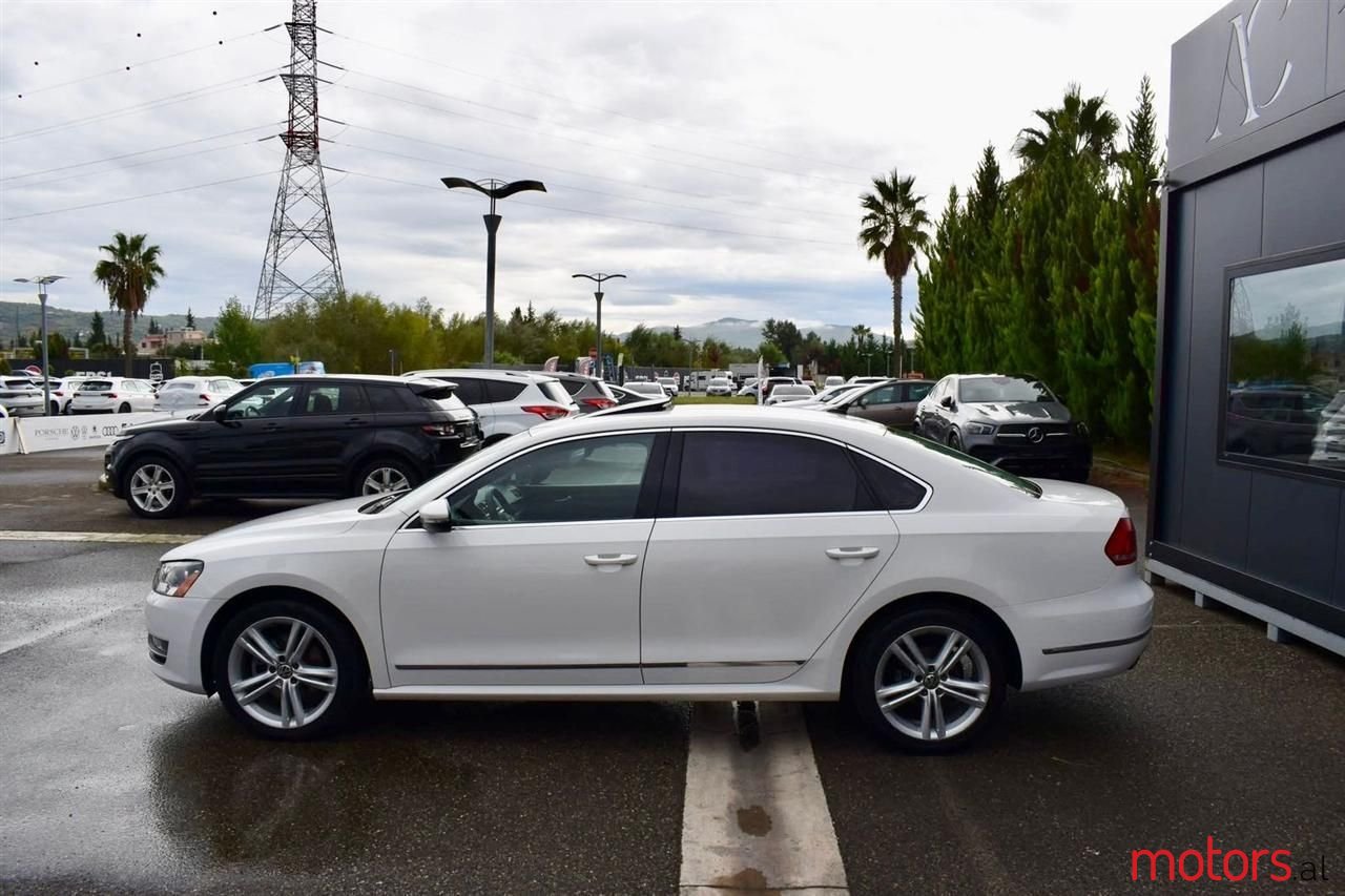 2013' Volkswagen Passat photo #3