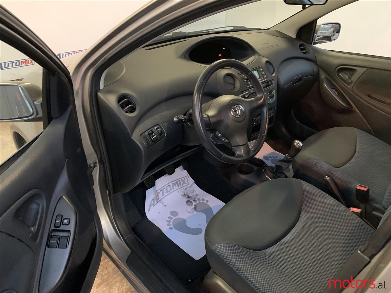 2005' Toyota Yaris photo #2