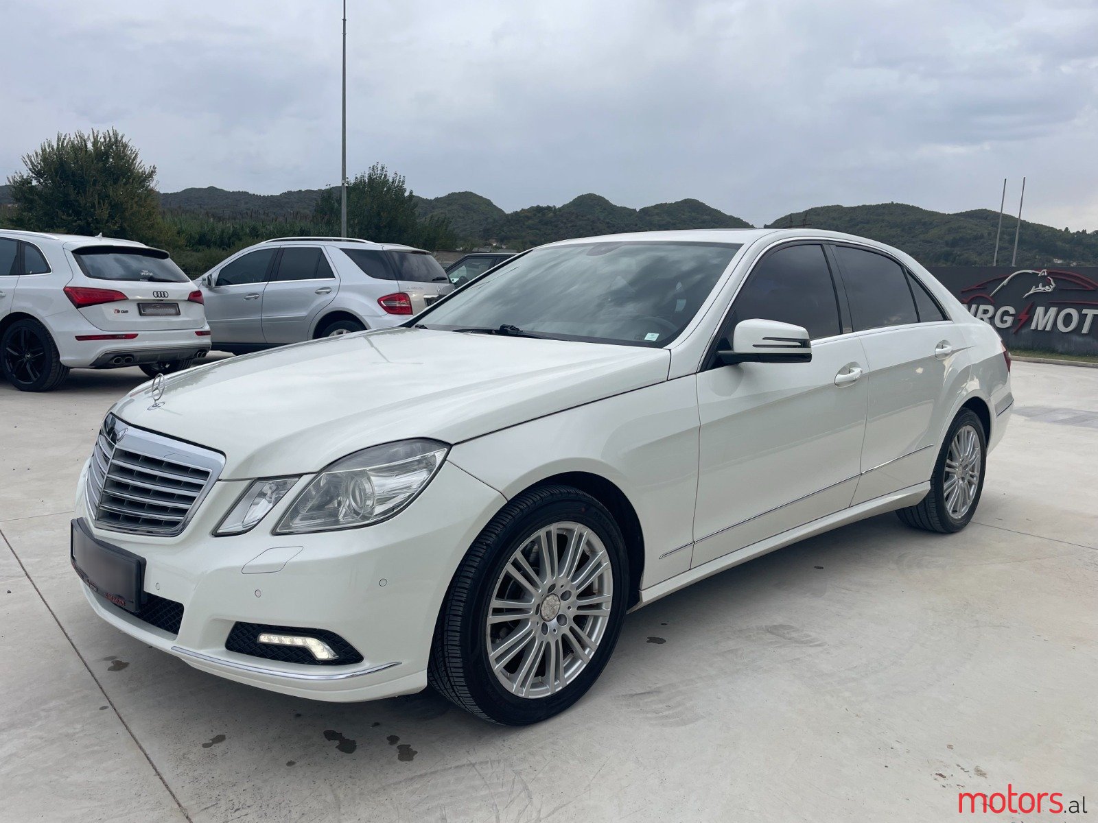 2010' Mercedes-Benz E 300 photo #1