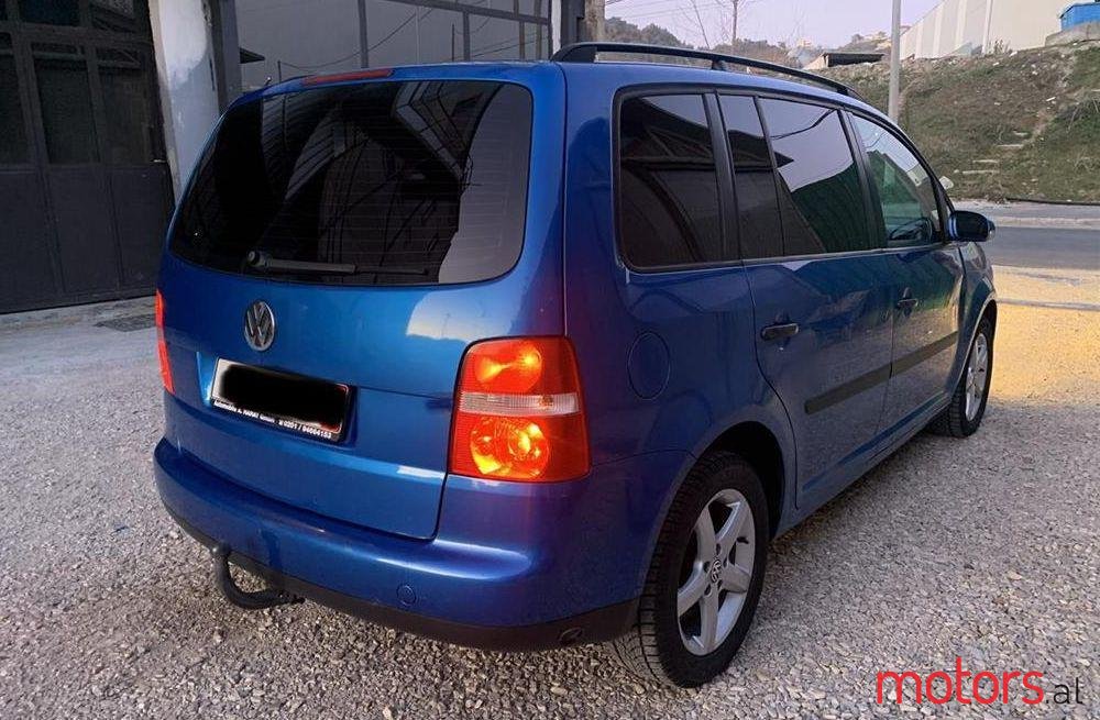 2004' Volkswagen Touran photo #1