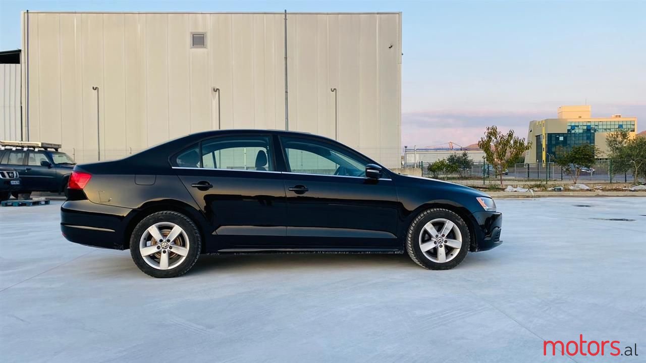 2012' Volkswagen Jetta photo #5