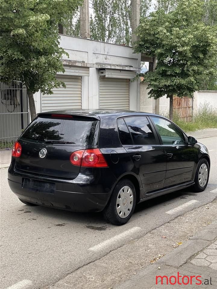 2004' Volkswagen Golf photo #4