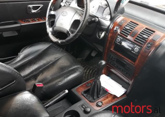 2004' Hyundai Terracan photo #1