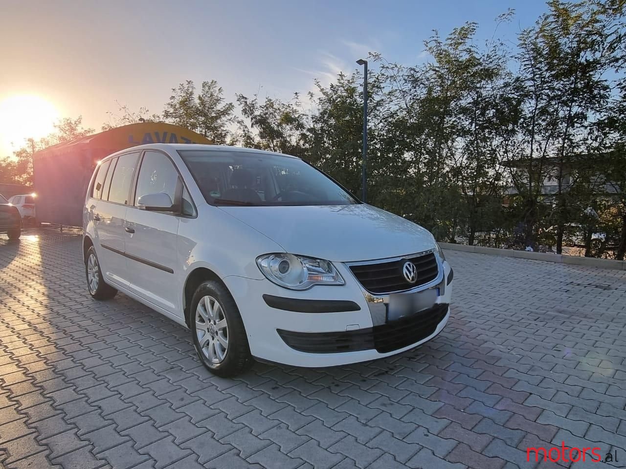 2008' Volkswagen Touran photo #1