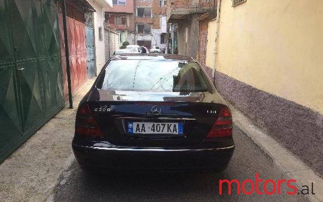 2005' Mercedes-Benz E-Class photo #2