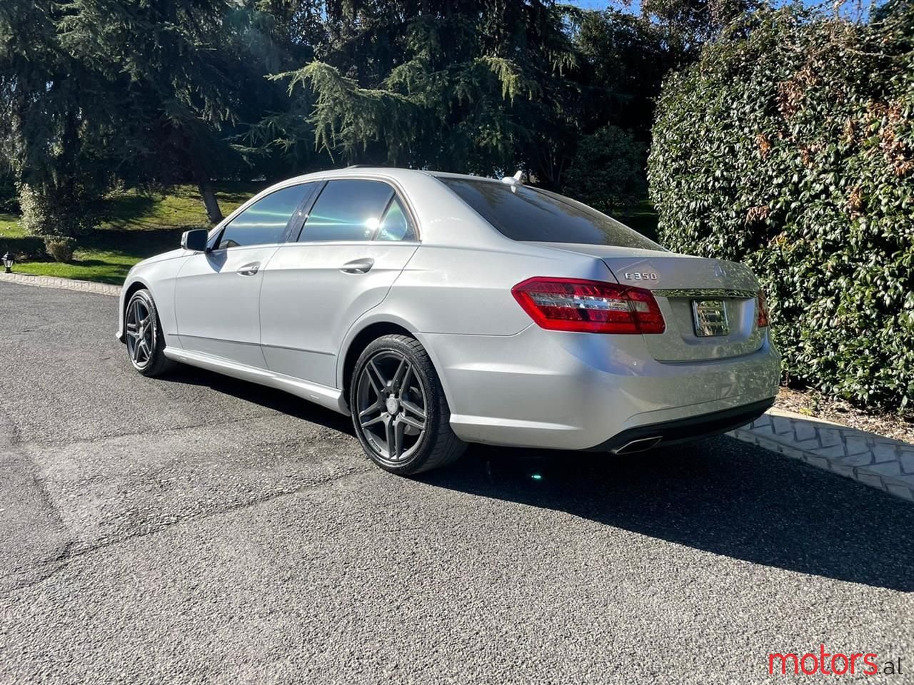 2011' Mercedes-Benz E 350 photo #2