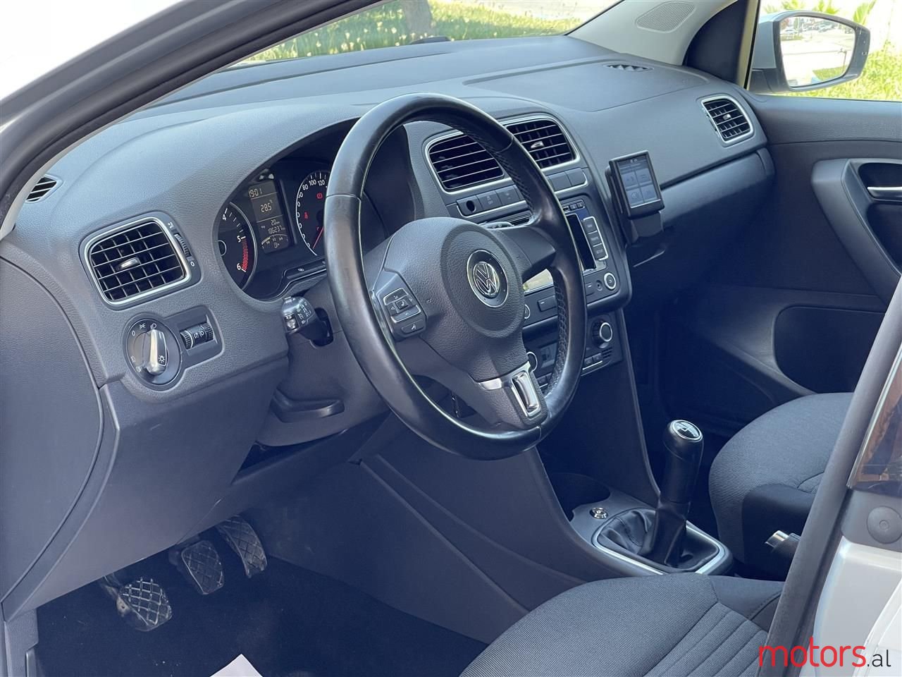 2010' Volkswagen Polo photo #3