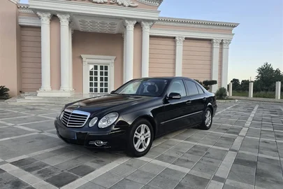 2009' Mercedes-Benz E 220