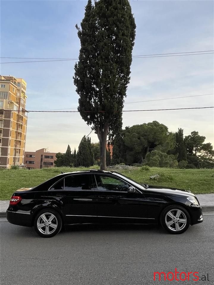 2011' Mercedes-Benz E 350 photo #5