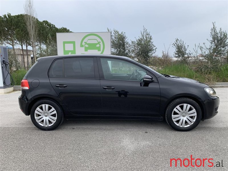 2009' Volkswagen Golf photo #2