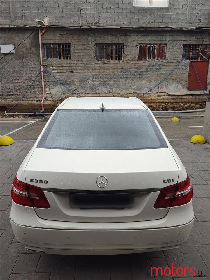 2012' Mercedes-Benz E 220 photo #3