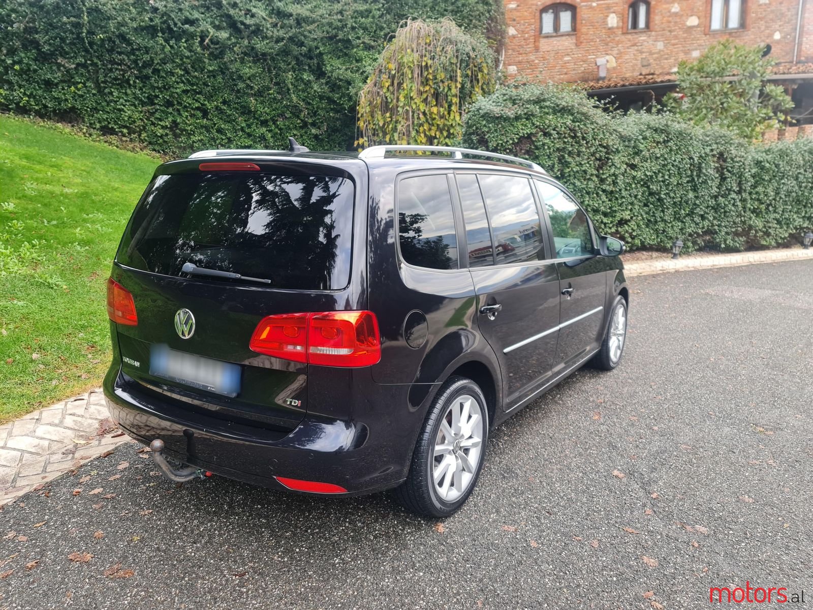 2012' Volkswagen Touran photo #6