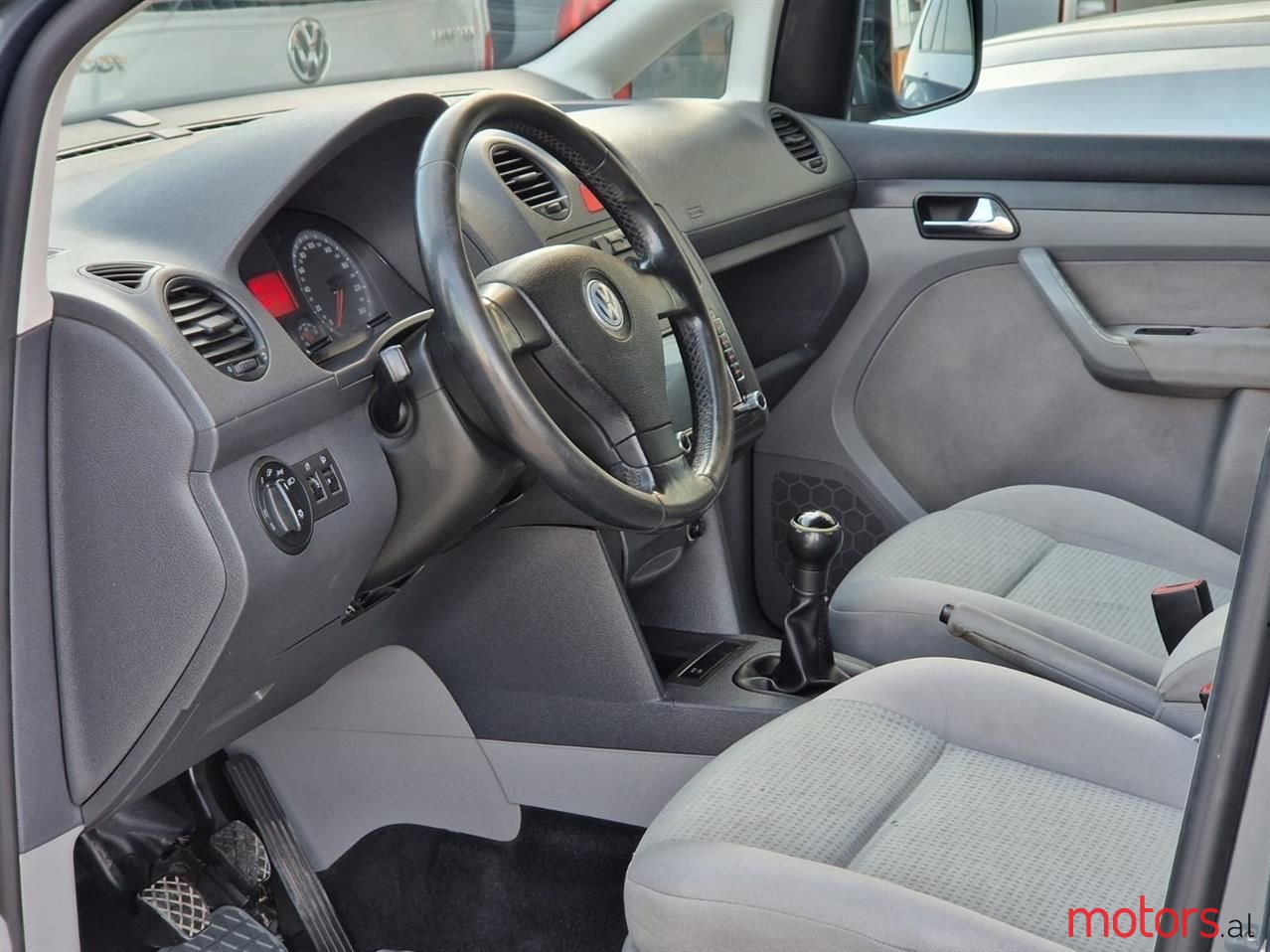 2009' Volkswagen Caddy photo #5