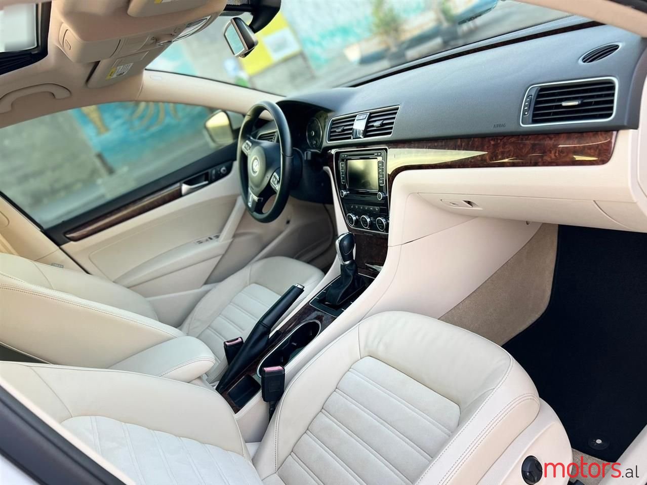 2013' Volkswagen Passat photo #5