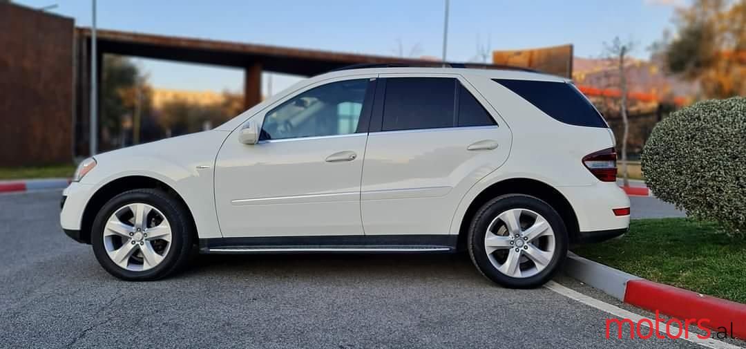 2010' Mercedes-Benz 350 photo #1