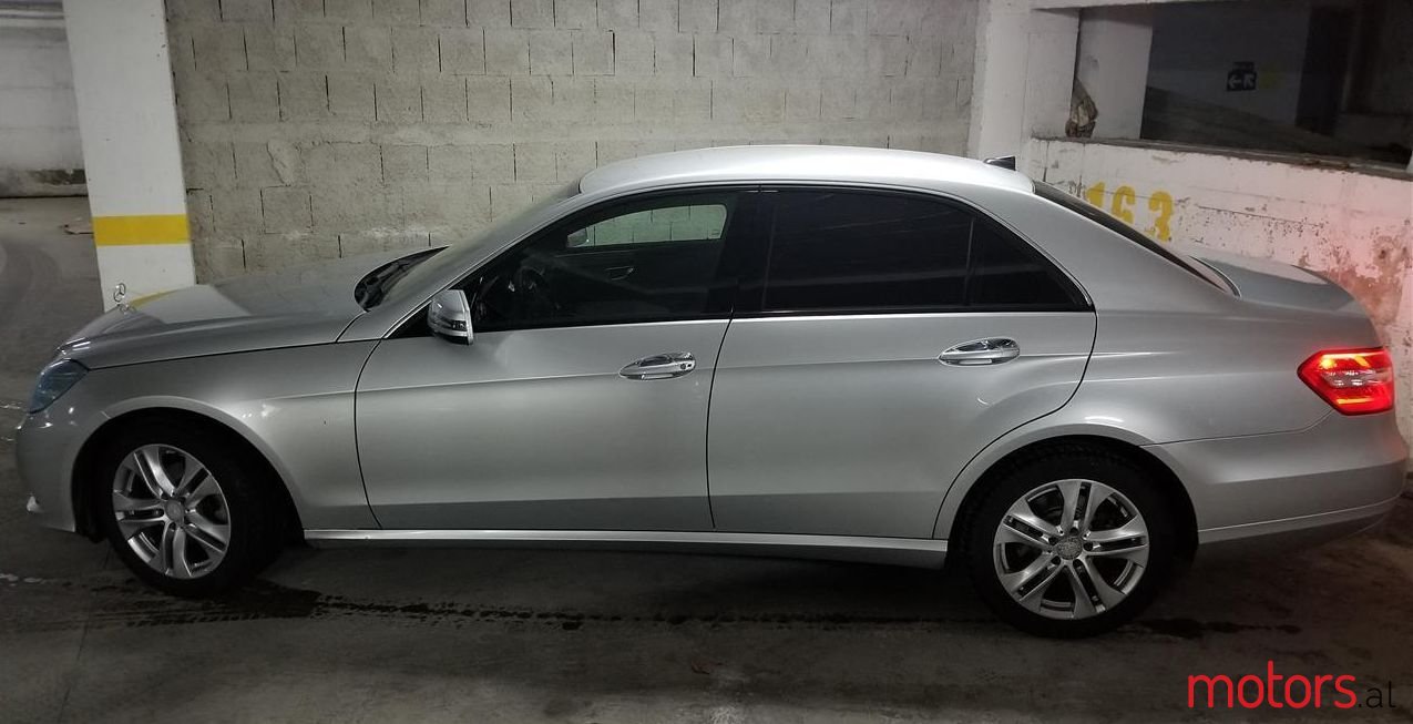 2011' Mercedes-Benz E 200 photo #1