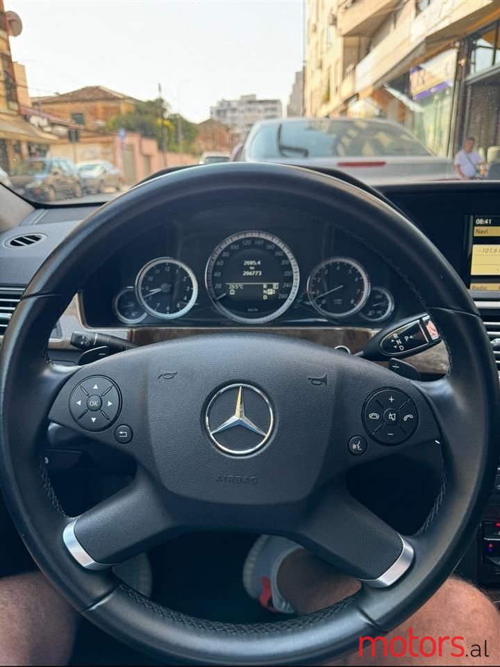 2011' Mercedes-Benz E 300 photo #6