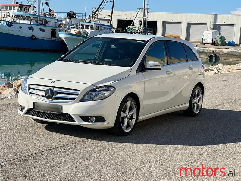 2013' Mercedes-Benz B 250 photo #2