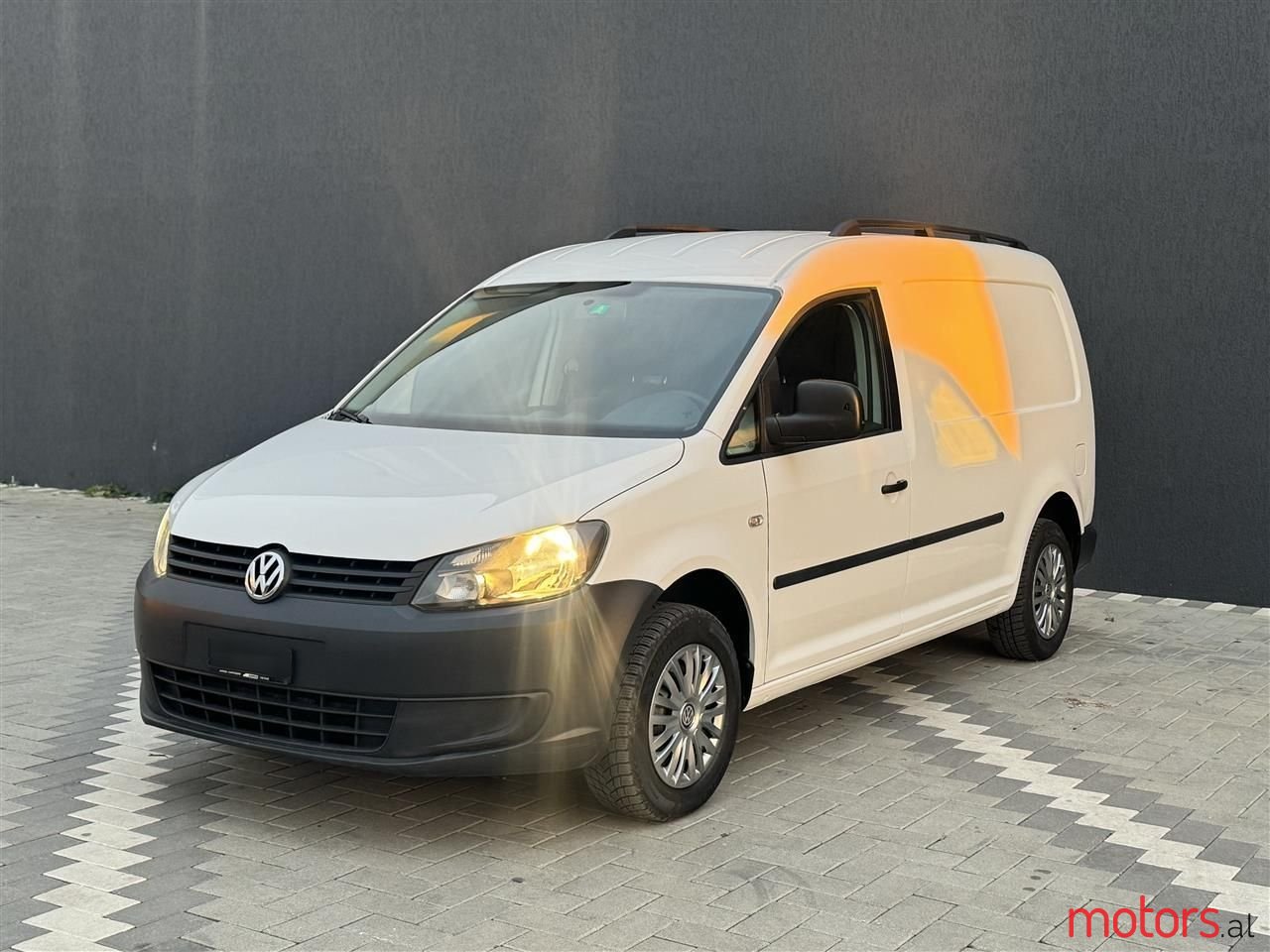 2014' Volkswagen Caddy photo #1