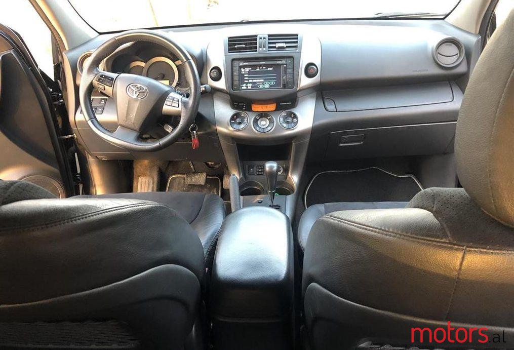 2012' Toyota RAV4 photo #2