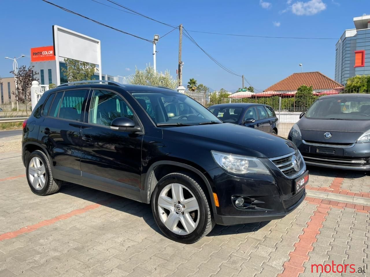2011' Volkswagen Tiguan photo #2