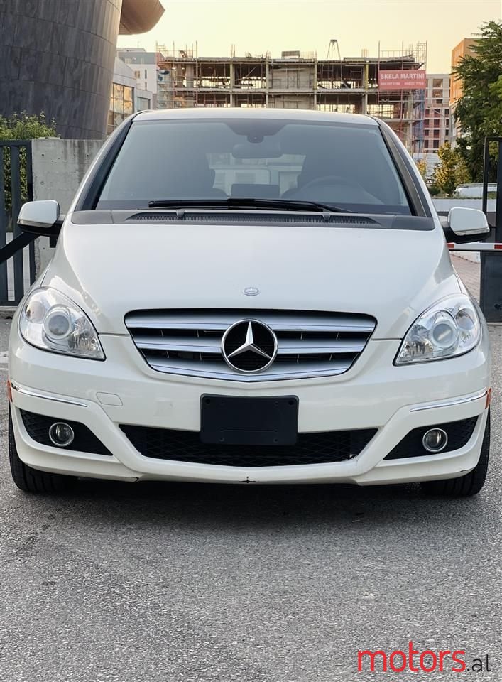 2011' Mercedes-Benz 200 photo #6