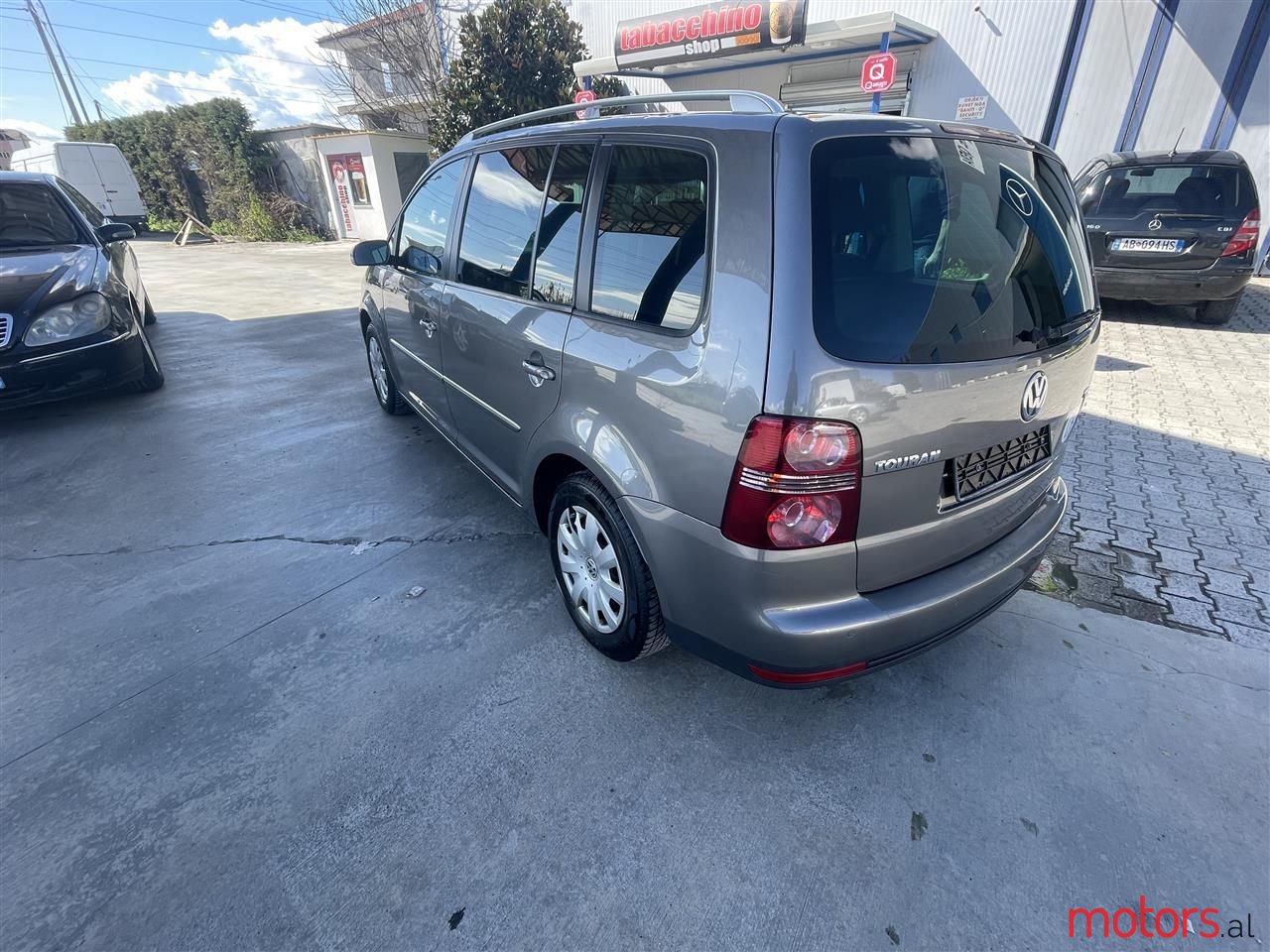 2007' Volkswagen Touran photo #2