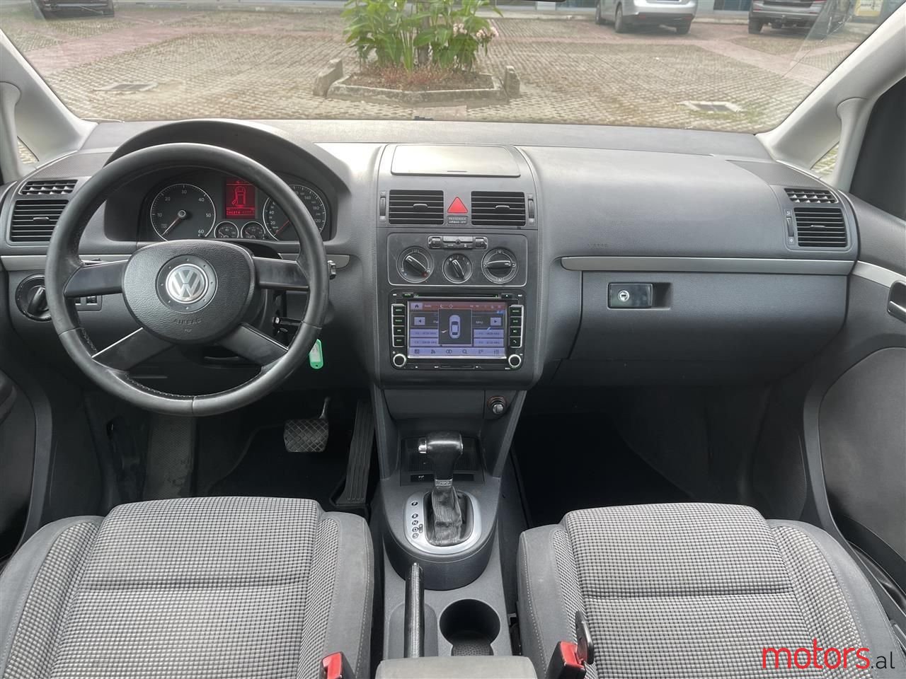 2005' Volkswagen Touran photo #4