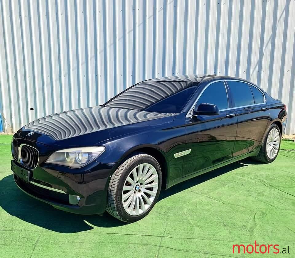 2011' BMW 730 photo #6