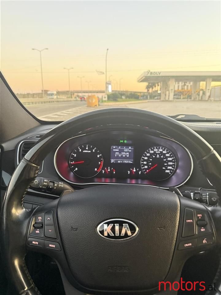 2015' Kia Carens photo #4