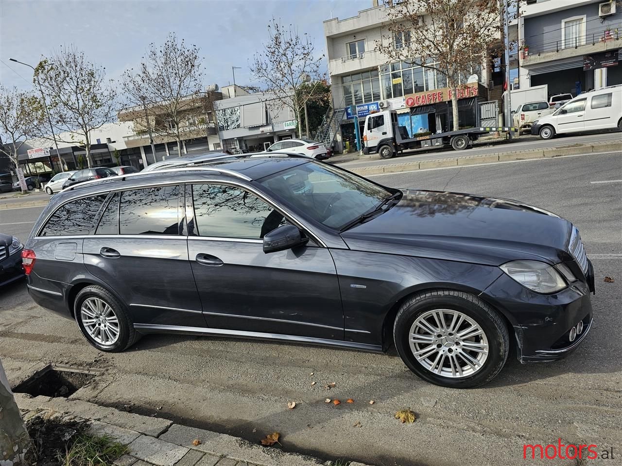 2011' Mercedes-Benz E 220 photo #4
