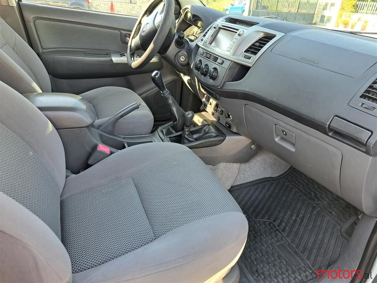 2014' Toyota Hilux photo #2