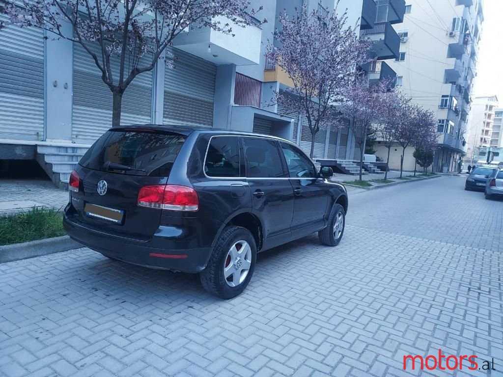 2004' Volkswagen Touareg photo #3