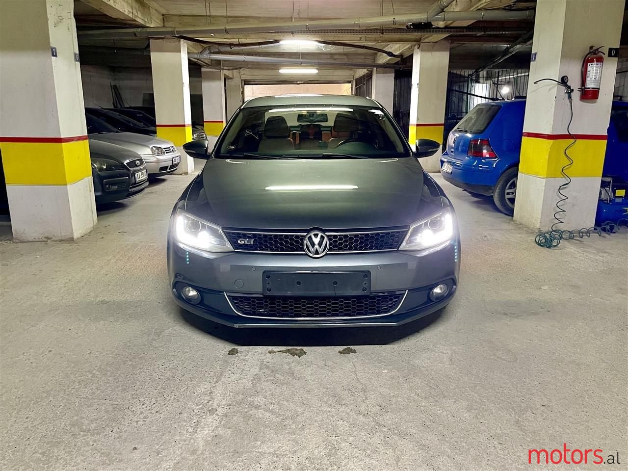 2012' Volkswagen Jetta photo #2