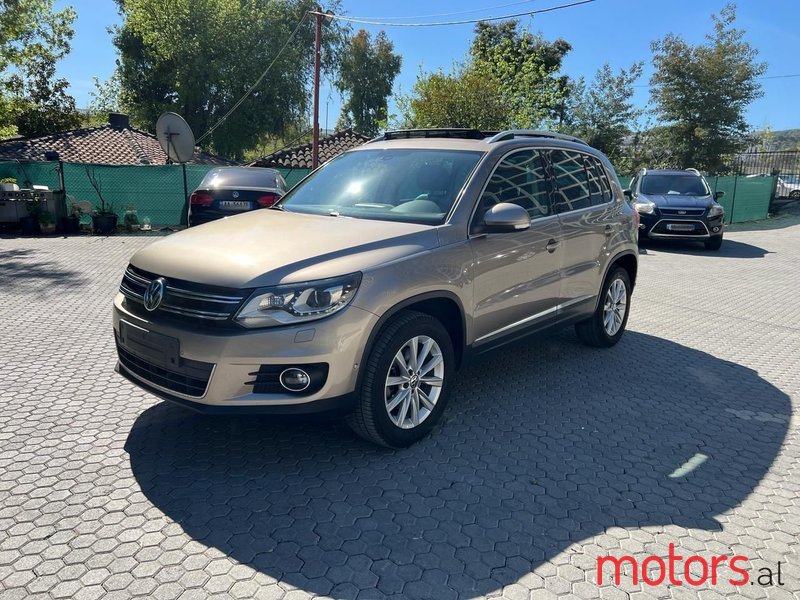 2012' Volkswagen Tiguan photo #2