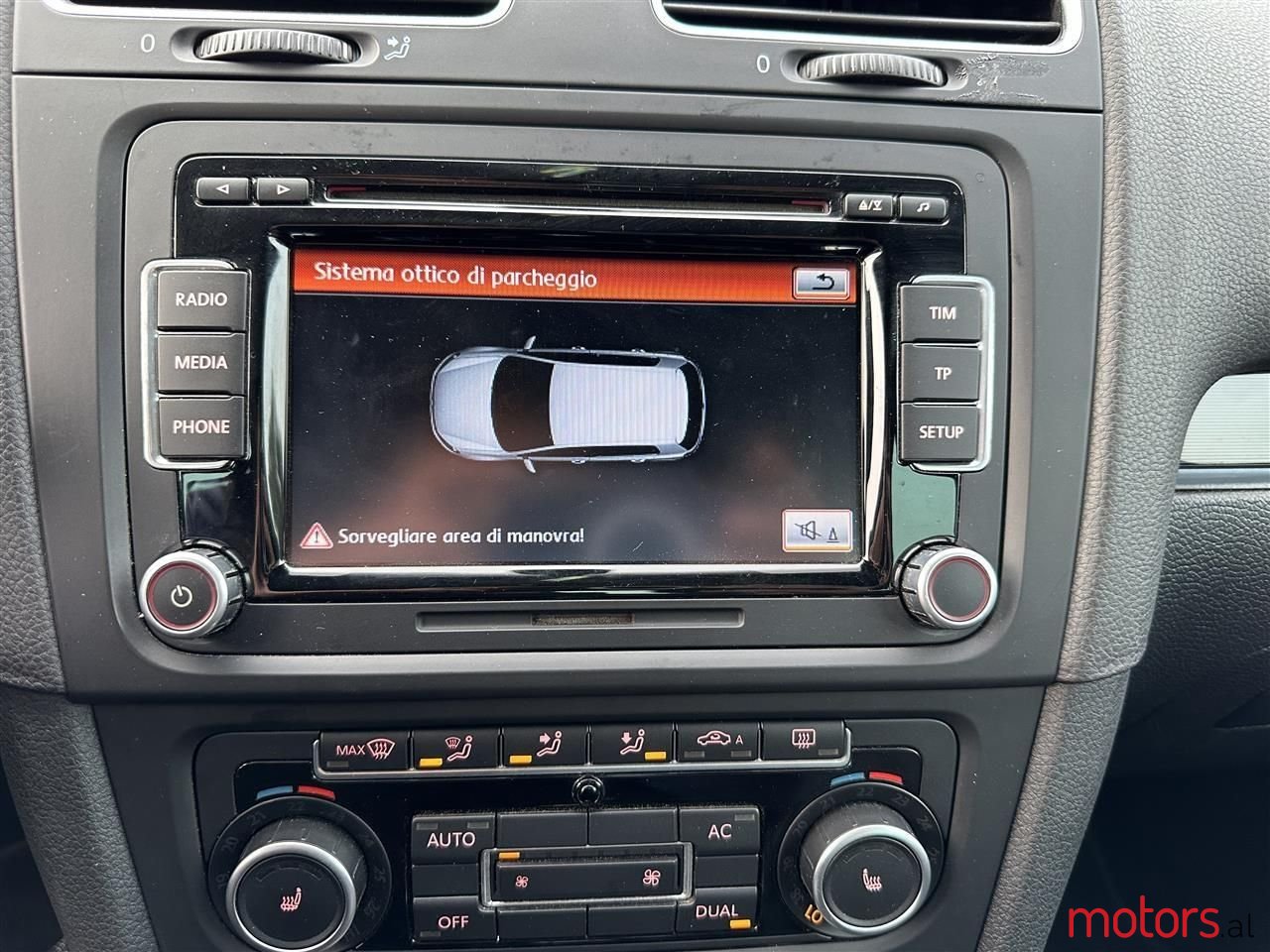 2011' Volkswagen Golf photo #3