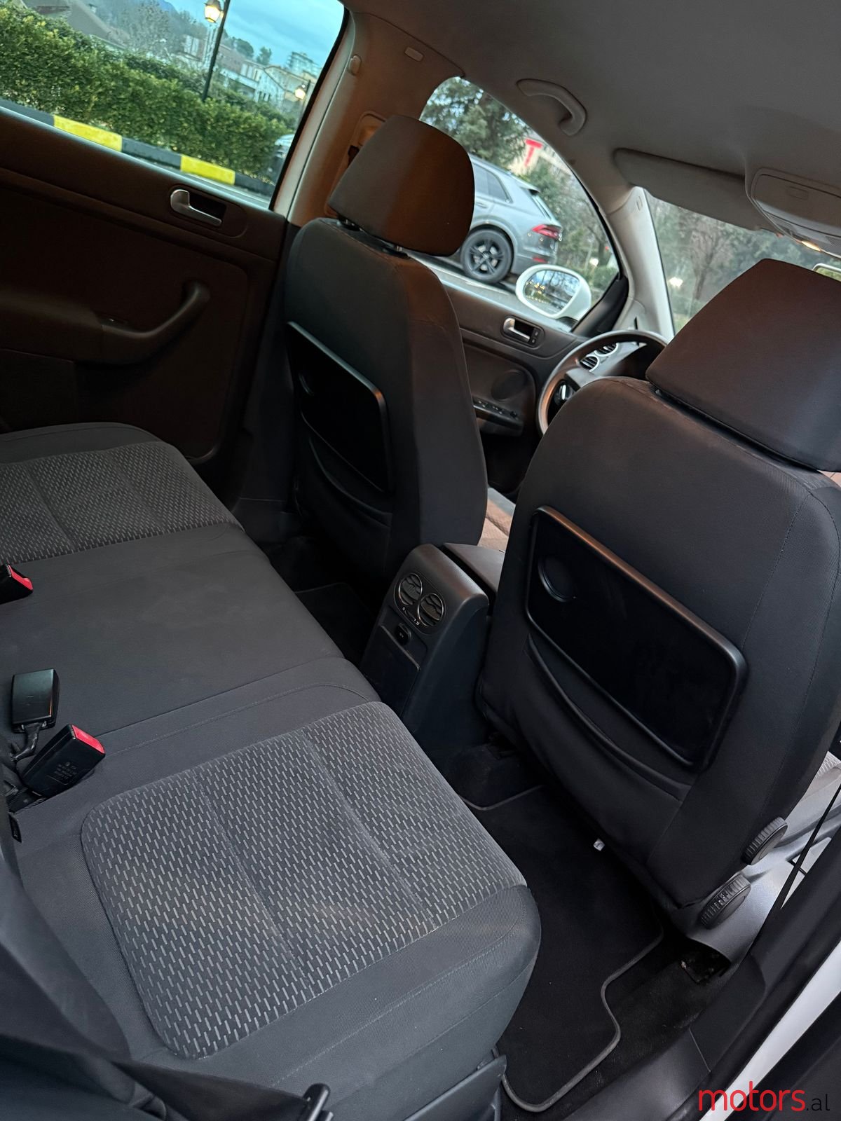 2010' Volkswagen Golf Plus photo #3