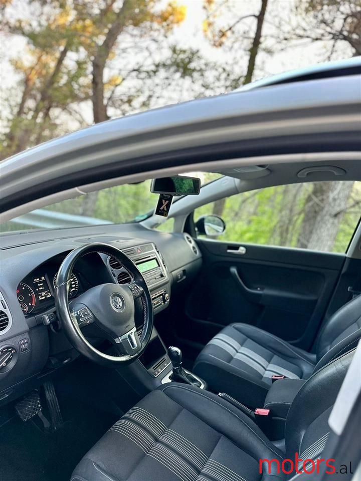 2012' Volkswagen Golf Plus photo #4