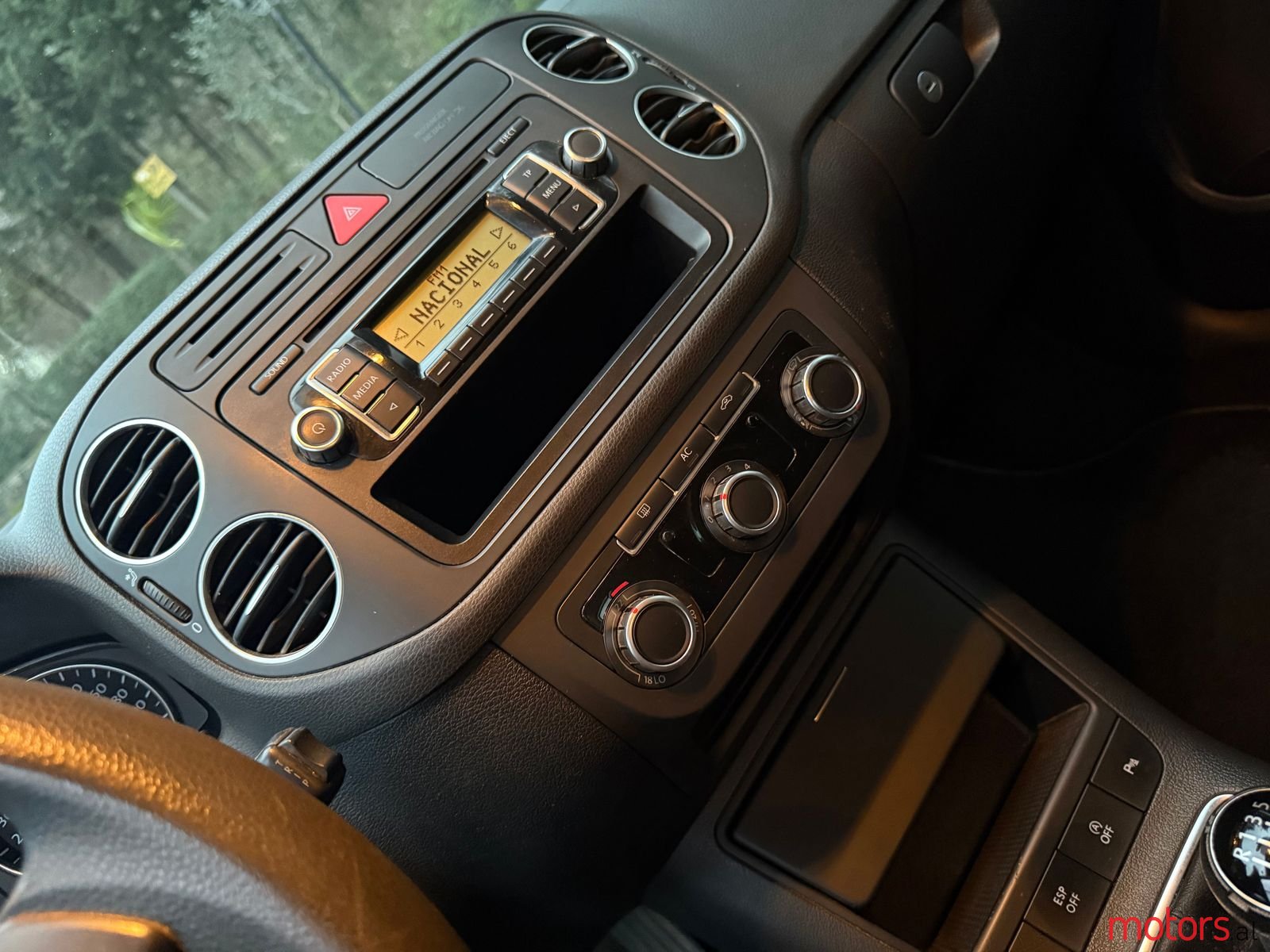 2010' Volkswagen Golf Plus photo #4